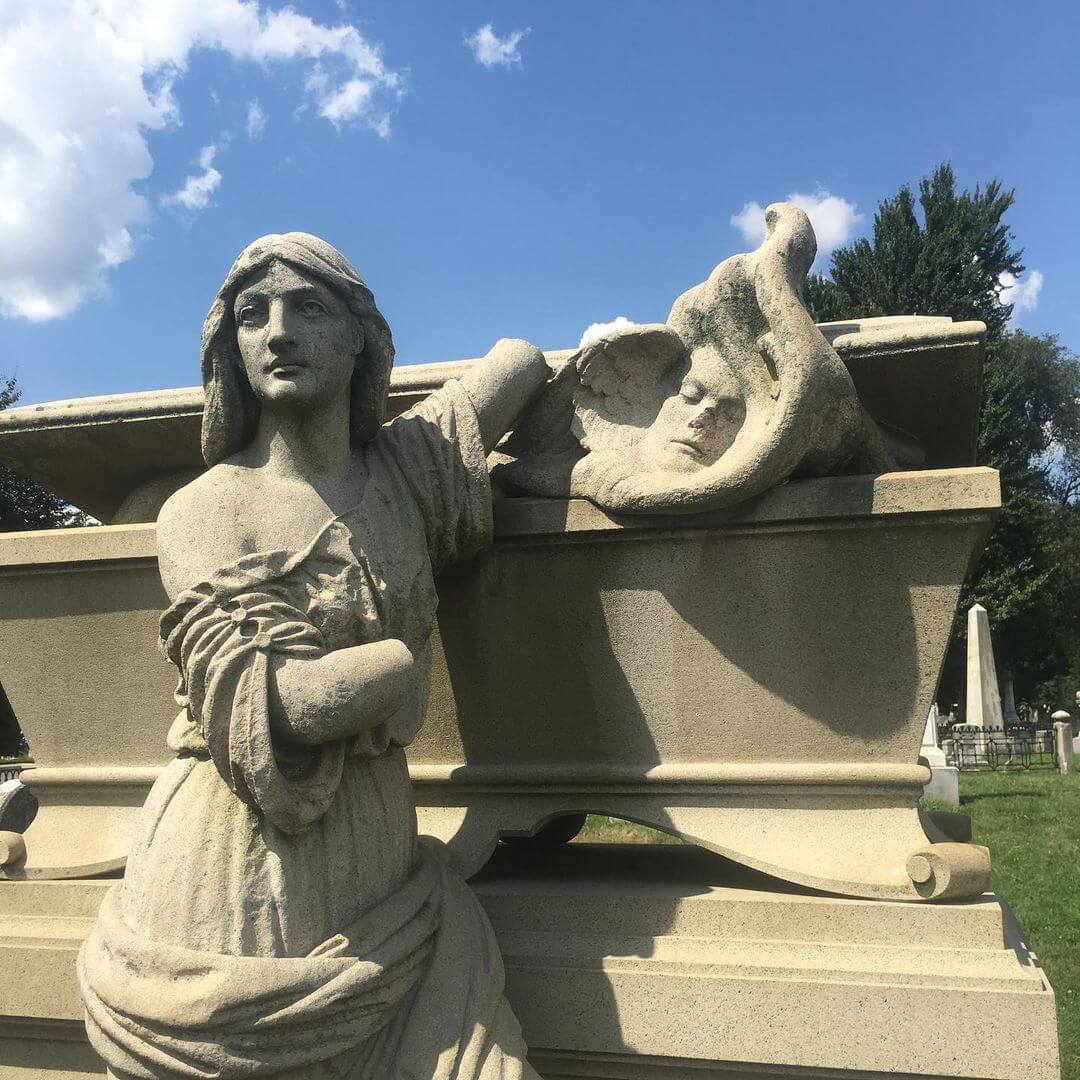 What Is a Crypt Burial? [+Infographics] Safe Passage